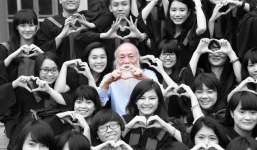 Gia đình PGS Văn Như Cương sẽ dùng tiền phúng viếng xây trường vùng cao