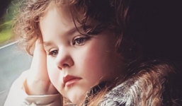 Mắc bệnh lạ, cô bé người Australia bị dậy thì sớm