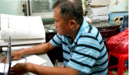 Bắt 2 cán bộ hải quan cấu kết với buôn lậu