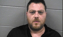 Giả làm tài xế dịch vụ để cưỡng bức hành khách nữ