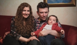 Mẹ quyết định chuyển trường cho con sau khi thấy các bảo mẫu ở trường