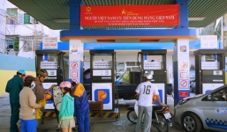 Treo khẩu hiệu ủng hộ hàng Việt: “Không phải như phản đối Uber, Grab”