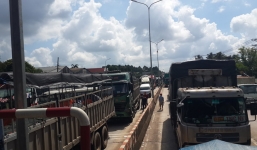 Vụ dùng tiền lẻ mua vé qua trạm BOT: Có thể khởi tố vụ án