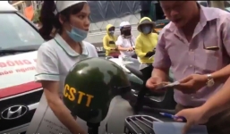 Lý do xe cứu thương đỗ dưới lòng đường bị CSTT kiên quyết lập biên bản