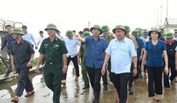 Hủy mọi cuộc họp, Thủ tướng về Ninh Bình thị sát, chỉ đạo ứng phó ngập lụt