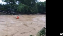 Ròng cáp treo cứu 31 người bị cô lập trong vùng mưa lũ tại Yên Bái