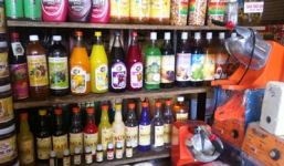 Phát hiện 12.000 lọ nước vị hoa quả và trứng ngỗng không rõ nguồn gốc