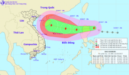 Bão Khanun giật cấp 13 hướng thẳng vào miền Trung