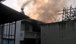 Hà Nội: Ngôi nhà 5 tầng bốc cháy dữ dội