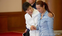 Giữa lúc 'dầu sôi lửa bỏng', bà Park Geun Hye bị lộ tiếp thông tin chấn động dư luận Hàn