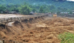 Phóng viên TTXVN bị lũ cuốn: Về đi anh! Bản tin chiều còn chưa kịp lên sóng