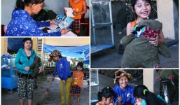 Người mẹ quét rác và 2 đứa trẻ thiểu năng suốt 10 năm ôm con gấu bông rách vì tưởng là… bố