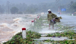 Bão số 11 giật cấp 15 cách đảo Hoàng Sa 590km