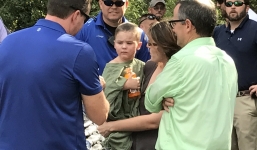 Bé trai tự kỷ mất tích, khi được tìm thấy, người ta kinh ngạc vì phát hiện cậu bé không chỉ có một mình