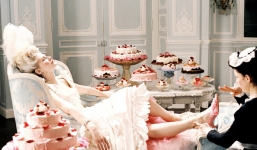 Không phải ngoại tình, đây mới là 'scandal' chấn động nhất của hoàng hậu phóng túng nhất lịch sử Pháp