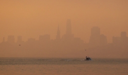 Khói mù dày đặc bao trùm San Francisco, ô nhiễm ngang Bắc Kinh