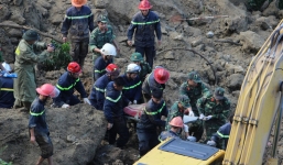 Tìm thấy thi thể mẹ ôm con trong vụ sạt lở kinh hoàng ở Hoà Bình