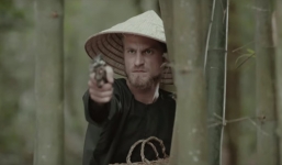 Chàng Tây bị cư dân mạng 'trách móc' vì bắn chết Mỹ Tâm trong MV