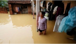 Thảm cảnh mưa lũ trắng trời ở Việt Nam xuất hiện trên báo nước ngoài