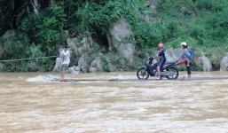 Phát hiện 2 thi thể người Lào bị lũ cuốn trôi sang Việt Nam