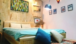 Căn hộ bohemain ngập tràn sắc màu nằm giữa thung lũng tình yêu