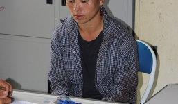 Dùng đá tấn công quyết liệt cảnh sát khi bị bắt vì buôn ma túy