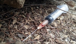 9x dùng kim tiêm dính máu đi cướp 11.000 đồng