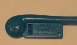 Còi đồ chơi – “mánh lới” giản đơn nhưng siêu bí mật và lợi hại của những hacker từ khi Internet còn chưa ra đời