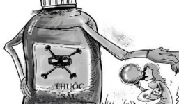 Mẹ mang bầu bắt con gái gần 2 tuổi cùng uống thuốc chuột tự tử