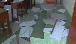 Sập trần ở trường tiểu học, 9 học sinh phải nhập viện
