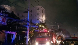 Cháy quán karaoke dữ dội khiến 25 người mắc kẹt kêu cứu