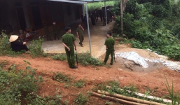 Dựng hiện trường vụ ác mẫu ép 2 con thắt cổ, dọa bắt uống thuốc diệt cỏ vì mất 7000 đồng