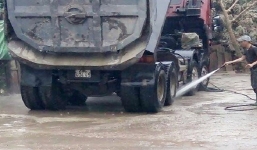 Xe ô tô phải rửa sạch mới được vào nội thành Hà Nội