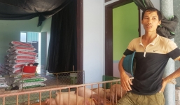 Vụ nhà cao cửa rộng cho lợn, gà ở: Chủ tịch huyện bỏ dở buổi đối thoại vì PV