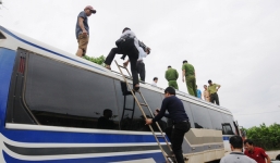 Bắt giữ xe khách biển Lào vận chuyển trái phép số lượng lớn động vật hoang dã