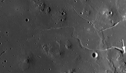 Phát hiện hang động khổng lồ trên mặt trăng 