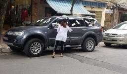 Tiết lộ lý do chủ xe không lái đi chỗ khác trong vụ cô gái dán băng vệ sinh lên ôtô