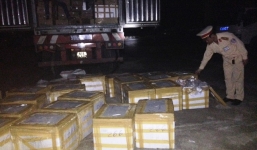 Bắt giữ xe tải chở hơn 1 tấn tai lợn ôi thiu trên đường vận chuyển