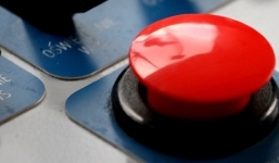 Tiết lộ bí ẩn về chiếc 'nút đỏ' trên bàn làm việc của Tổng thống Mỹ 