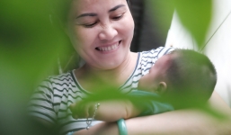 Nhặt được em bé sơ sinh trước cổng chùa, người phụ nữ giúp việc mang về nuôi nấng yêu thương