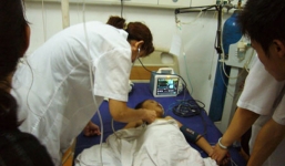 Mẹ chiều con cho ăn nhiều đồ ăn vặt khiến bé trai 6 tuổi mắc bệnh ung thư