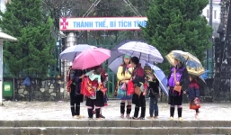 Sa Pa đột ngột trở lạnh hơn 10 độ C, người dân chuẩn bị chống rét