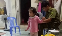 Bé gái 3 tuổi bị bỏ rơi trước cổng nhà dân, hơn 1 ngày chưa có người nhận lại