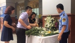 Nhà trường hứa nuôi dưỡng cha mẹ, em của sinh viên tử vong vì bê tông rơi trúng