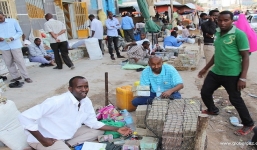 Kỳ lạ quốc gia 'nghèo' đến mức chỉ có tiền, dân bán tiền kiếm sống