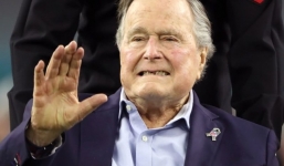 Cựu tổng thống Mỹ Bush cha bị tố sàm sỡ nữ diễn viên