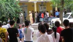 Đi làm về muộn, vợ bị chồng đâm tử vong