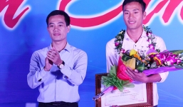 Đại học điện lực 'thưởng nóng' cho sinh viên trả lại 320 triệu cho người mất