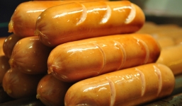 Sự thật gây sốc về loại xúc xích nhiều mẹ Việt thường mua cho con ăn