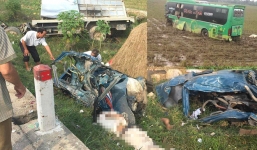 Đấu đầu xe khách, tài xế xe tải tử vong tại chỗ, nhiều người bị thương